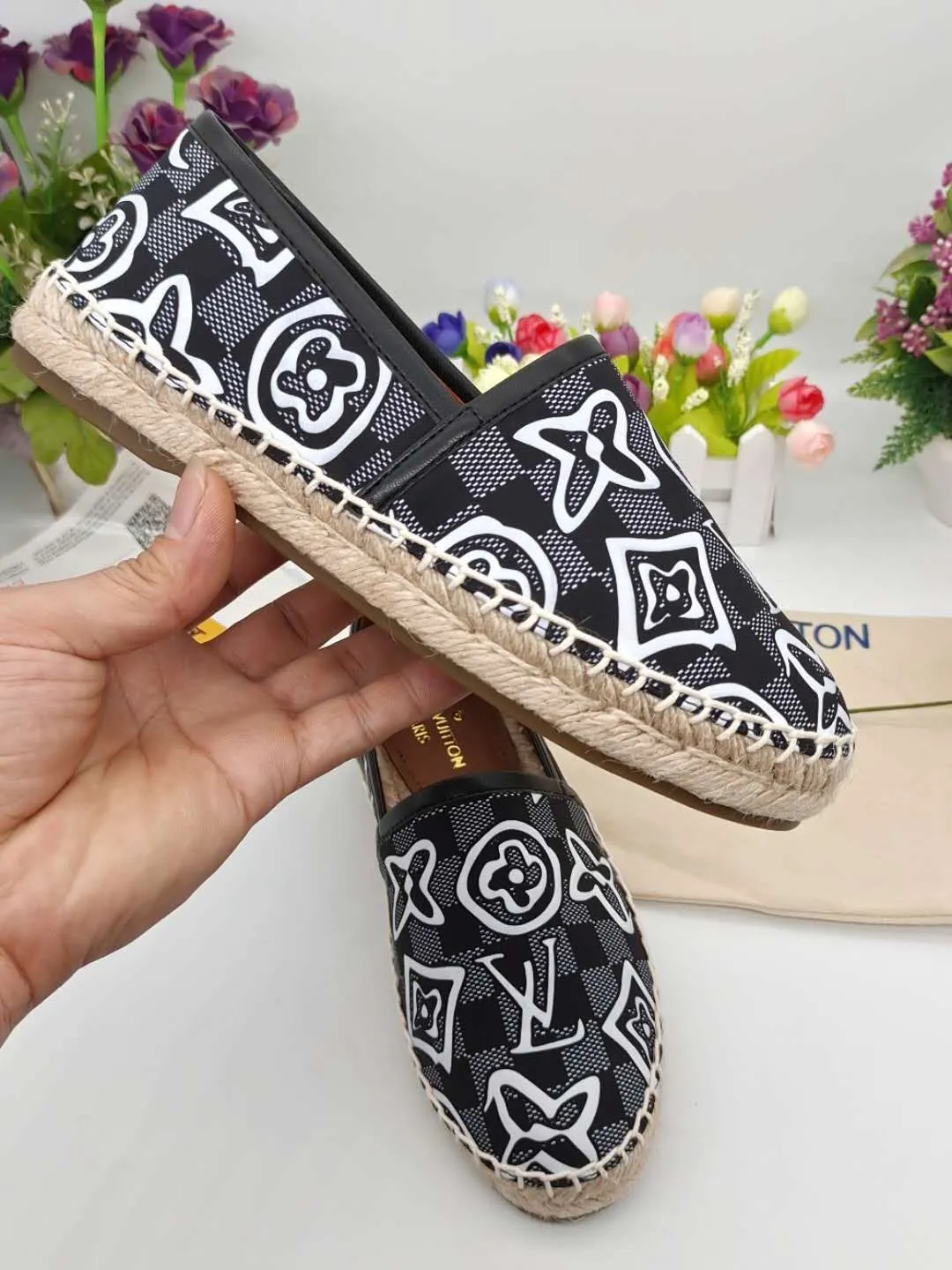 👟👟Ex-factory price 380👟👟 Lvui...Vuitt* on/】...Top purchasing agent, the highest version. Counter 19ss autumn and winter new straw woven women's, men's, mixed material gold thread letter fisherman shoes series, popular single shoes, beautiful on the feet. Purchase the authentic original build 6⃣Female model: sizes 34-41.
